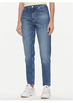 Calvin Klein Jeans Jeansy J20J222151 Niebieski Mom Fit ze sklepu MODIVO w kategorii Jeansy damskie - zdjęcie 182666266