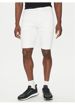 HUGO Szorty jeansowe 50537717 Biały Regular Fit ze sklepu MODIVO w kategorii Spodenki męskie - zdjęcie 182666295