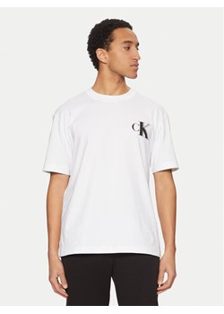 Calvin Klein Jeans T-Shirt J30J327475 Biały Regular Fit ze sklepu MODIVO w kategorii T-shirty męskie - zdjęcie 182666556