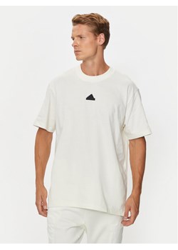 adidas T-Shirt Brand Love IX1321 Biały Loose Fit ze sklepu MODIVO w kategorii T-shirty męskie - zdjęcie 182667396
