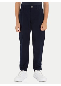 Tommy Hilfiger Spodnie materiałowe KB0KB08837 Granatowy Regular Fit ze sklepu MODIVO w kategorii Spodnie chłopięce - zdjęcie 182668206