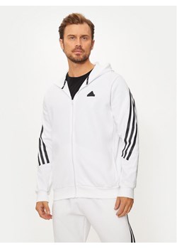 adidas Bluza Future Icons 3-Stripes JJ4158 Biały Regular Fit ze sklepu MODIVO w kategorii Bluzy męskie - zdjęcie 182668235