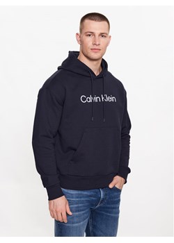 Calvin Klein Bluza Hero K10K111345 Granatowy Regular Fit ze sklepu MODIVO w kategorii Bluzy męskie - zdjęcie 182668237