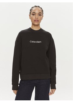 Calvin Klein Bluza Hero Logo K20K205450 Czarny Regular Fit ze sklepu MODIVO w kategorii Bluzy damskie - zdjęcie 182668839