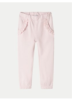 NAME IT Spodnie dresowe Luva 13232137 Różowy Regular Fit ze sklepu MODIVO w kategorii Spodnie dziewczęce - zdjęcie 182669165
