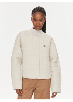 Calvin Klein Jeans Kurtka przejściowa J20J221369 Écru Oversize ze sklepu MODIVO w kategorii Kurtki damskie - zdjęcie 182669299