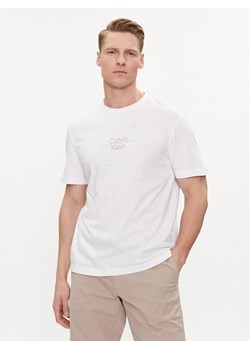 Calvin Klein T-Shirt Line Logo K10K112489 Biały Regular Fit ze sklepu MODIVO w kategorii T-shirty męskie - zdjęcie 182669826