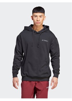 adidas Bluza Terrex Logo IB6565 Czarny Regular Fit ze sklepu MODIVO w kategorii Bluzy męskie - zdjęcie 182669865