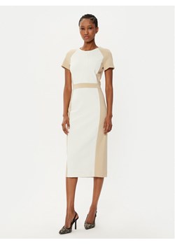 BOSS Sukienka koktajlowa Darsa 50532526 Écru Regular Fit ze sklepu MODIVO w kategorii Sukienki - zdjęcie 182670016