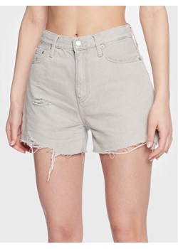 Calvin Klein Jeans Szorty jeansowe J20J220643 Szary Mom Fit ze sklepu MODIVO w kategorii Szorty - zdjęcie 182670159