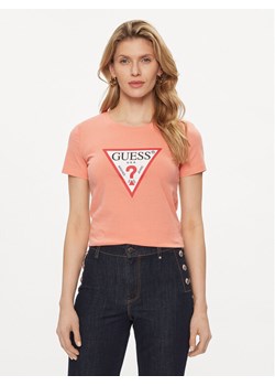 Guess T-Shirt W1YI1B I3Z14 Koralowy Slim Fit ze sklepu MODIVO w kategorii Bluzki damskie - zdjęcie 182670679