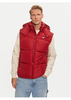 Tommy Jeans Kamizelka Alaska DM0DM19538 Czerwony Regular Fit ze sklepu MODIVO w kategorii Kamizelki męskie - zdjęcie 182671029