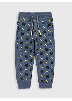 Coccodrillo Spodnie dresowe BATMAN ZC2120101LIB Granatowy Regular Fit ze sklepu MODIVO w kategorii Spodnie i półśpiochy - zdjęcie 182671135