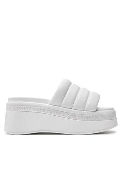 Tommy Jeans Klapki Tjw Wedge Sandal EN0EN02455 Écru ze sklepu MODIVO w kategorii Klapki damskie - zdjęcie 182671356