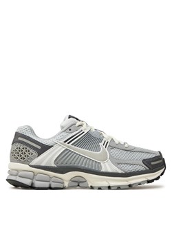 Nike Sneakersy Zoom Vomero 5 FD9919 001 Szary ze sklepu MODIVO w kategorii Buty sportowe damskie - zdjęcie 182671699