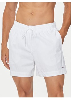 Tommy Hilfiger Szorty kąpielowe UM0UM03280 Biały Regular Fit ze sklepu MODIVO w kategorii Kąpielówki - zdjęcie 182672116