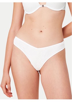 Triumph Stringi Harmony Spotlight 10217381 Biały ze sklepu MODIVO w kategorii Majtki damskie - zdjęcie 182672155