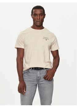 Tommy Hilfiger T-Shirt UM0UM02916 Beżowy Regular Fit ze sklepu MODIVO w kategorii T-shirty męskie - zdjęcie 182672376