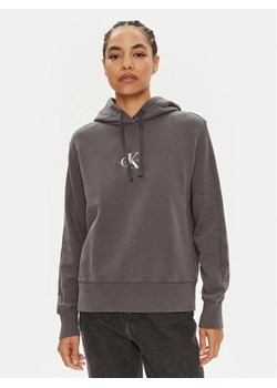 Calvin Klein Jeans Bluza Monologo J20J223534 Szary Regular Fit ze sklepu MODIVO w kategorii Bluzy damskie - zdjęcie 182672856