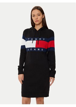 Tommy Jeans Sukienka dzianinowa DW0DW19470 Czarny Relaxed Fit ze sklepu MODIVO w kategorii Sukienki - zdjęcie 182672915