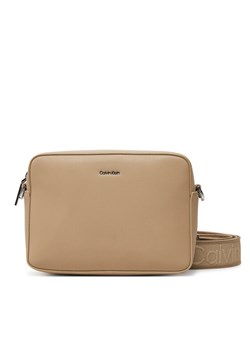 Calvin Klein Torebka Ck Must Small Camera Bag K60K613145 Beżowy ze sklepu MODIVO w kategorii Listonoszki - zdjęcie 182673006