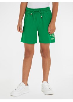 Tommy Hilfiger Szorty sportowe Monogram Wreath KB0KB09002 M Zielony Regular Fit ze sklepu MODIVO w kategorii Spodenki chłopięce - zdjęcie 182673785