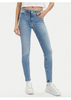 Calvin Klein Jeans Jeansy J20J221580 Niebieski Skinny Fit ze sklepu MODIVO w kategorii Jeansy damskie - zdjęcie 182673907