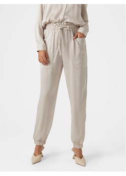 Vero Moda Spodnie materiałowe Marys 10300405 Écru Loose Fit ze sklepu MODIVO w kategorii Spodnie damskie - zdjęcie 182673997