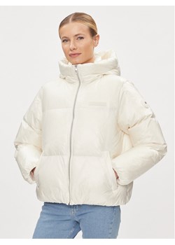 Tommy Hilfiger Kurtka puchowa New York Gloss WW0WW40836 Écru Relaxed Fit - id: 0000302797639 - marki Tommy Hilfiger - 182674316 Tommy Hilfiger Kurtka puchowa New York Gloss WW0WW40836 Écru Relaxed Fit ze sklepu MODIVO w kategorii Kurtki damskie - zdjęcie 182674316