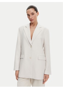 Calvin Klein Jeans Marynarka J20J225206 Écru Slim Fit - id: 0000304656378 - marki Calvin Klein - 182674325 Calvin Klein Jeans Marynarka J20J225206 Écru Slim Fit ze sklepu MODIVO w kategorii Marynarki damskie - zdjęcie 182674325