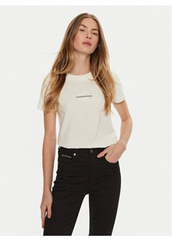 Calvin Klein Jeans T-Shirt J20J223563 Écru Slim Fit ze sklepu MODIVO w kategorii Bluzki damskie - zdjęcie 182674365
