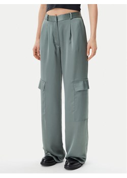 HUGO Spodnie materiałowe Hanira-1 50530080 Zielony Relaxed Fit ze sklepu MODIVO w kategorii Spodnie damskie - zdjęcie 182674368