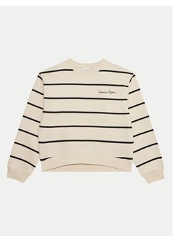 Calvin Klein Jeans Bluza IG0IG02751 Biały Boxy Fit ze sklepu MODIVO w kategorii Bluzy dziewczęce - zdjęcie 182674479