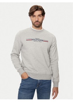 Tommy Hilfiger Bluza MW0MW35530 Szary Regular Fit ze sklepu MODIVO w kategorii Bluzy męskie - zdjęcie 182674669