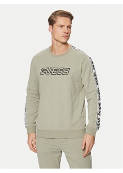 Guess Bluza Z4GQ24 K6ZS1 Zielony Regular Fit ze sklepu MODIVO w kategorii Bluzy męskie - zdjęcie 182674706
