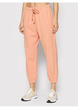 Levi's® Spodnie dresowe A0887-0006 Pomarańczowy Regular Fit ze sklepu MODIVO w kategorii Spodnie damskie - zdjęcie 182674787