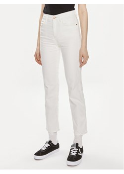 Wrangler Jeansy 112351027 Biały Straight Fit ze sklepu MODIVO w kategorii Jeansy damskie - zdjęcie 182674807