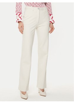 Guess Spodnie materiałowe W5RB30 KCMU2 Beżowy Regular Fit ze sklepu MODIVO w kategorii Spodnie damskie - zdjęcie 182675347