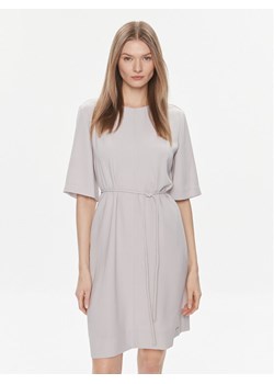 Calvin Klein Sukienka codzienna K20K206375 Szary Regular Fit ze sklepu MODIVO w kategorii Sukienki - zdjęcie 182675385