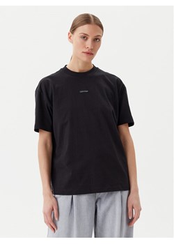 Calvin Klein Jeans T-Shirt Placed Institutional J20J225539 Czarny Relaxed Fit ze sklepu MODIVO w kategorii Bluzki damskie - zdjęcie 182675497