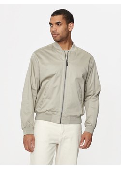 Calvin Klein Kurtka bomber Hero K10K113496 Beżowy Regular Fit ze sklepu MODIVO w kategorii Kurtki męskie - zdjęcie 182675565