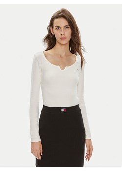Tommy Jeans Bluzka DW0DW18425 Écru Slim Fit - id: 0000303848804 - marki Tommy Jeans - 182675719 Tommy Jeans Bluzka DW0DW18425 Écru Slim Fit ze sklepu MODIVO w kategorii Bluzki damskie - zdjęcie 182675719
