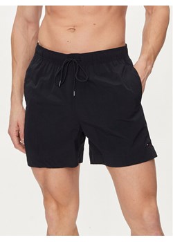 Tommy Hilfiger Szorty kąpielowe UM0UM03280 Granatowy Regular Fit ze sklepu MODIVO w kategorii Kąpielówki - zdjęcie 182676585