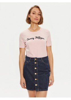 Tommy Hilfiger T-Shirt Script WW0WW42589 Różowy Regular Fit ze sklepu MODIVO w kategorii Bluzki damskie - zdjęcie 182676708