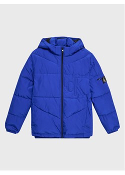 Calvin Klein Jeans Kurtka zimowa Monogram Logo IB0IB01490 Niebieski Relaxed Fit ze sklepu MODIVO w kategorii Kurtki chłopięce - zdjęcie 182677607