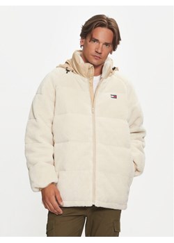 Tommy Jeans Kurtka zimowa DM0DM19638 Beżowy Regular Fit ze sklepu MODIVO w kategorii Kurtki męskie - zdjęcie 182677689