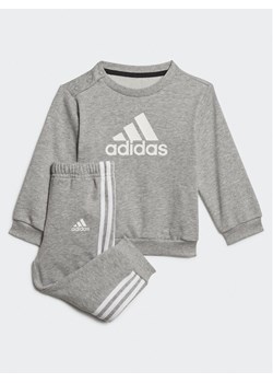 adidas Komplet dresowy Badge of Sport French Terry Jogger HM6613 Szary Regular Fit ze sklepu MODIVO w kategorii Dresy dla niemowlaka - zdjęcie 182678219