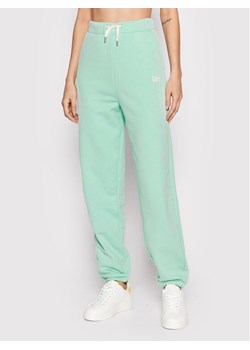 Lee Spodnie dresowe L32MLJ40 112320634 Zielony Relaxed Fit ze sklepu MODIVO w kategorii Spodnie damskie - zdjęcie 182679067