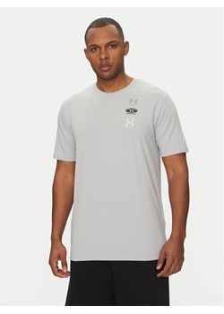Under Armour T-Shirt EVOL Logo 1390165 Szary Regular Fit ze sklepu MODIVO w kategorii T-shirty męskie - zdjęcie 182679198