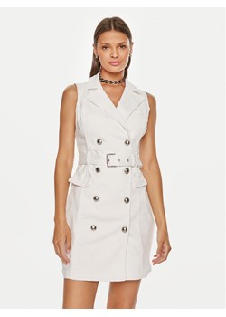 Guess Sukienka koktajlowa W4YK92 D5EZ0 Biały Slim Fit ze sklepu MODIVO w kategorii Sukienki - zdjęcie 182679346